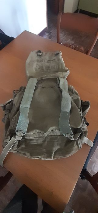 Mochila militar em muito bom estado