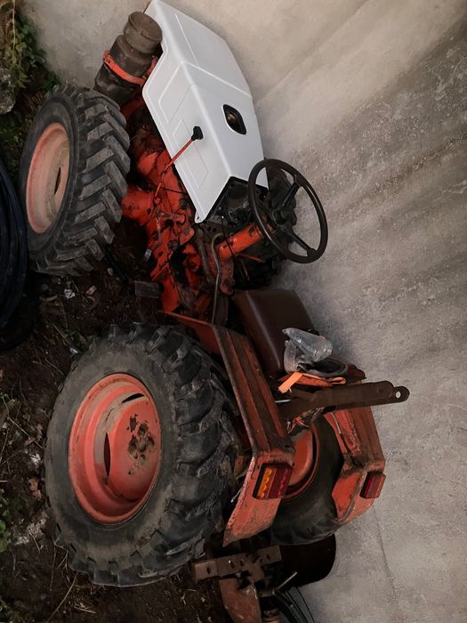 Trator agrícola Pasquali – vários alfaias incluídas