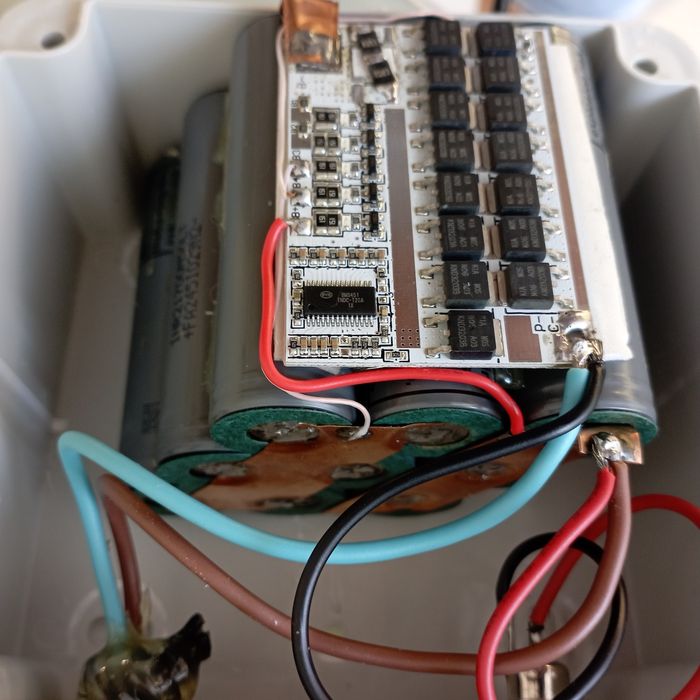 Джерело безперебійного живлення для роутера модема