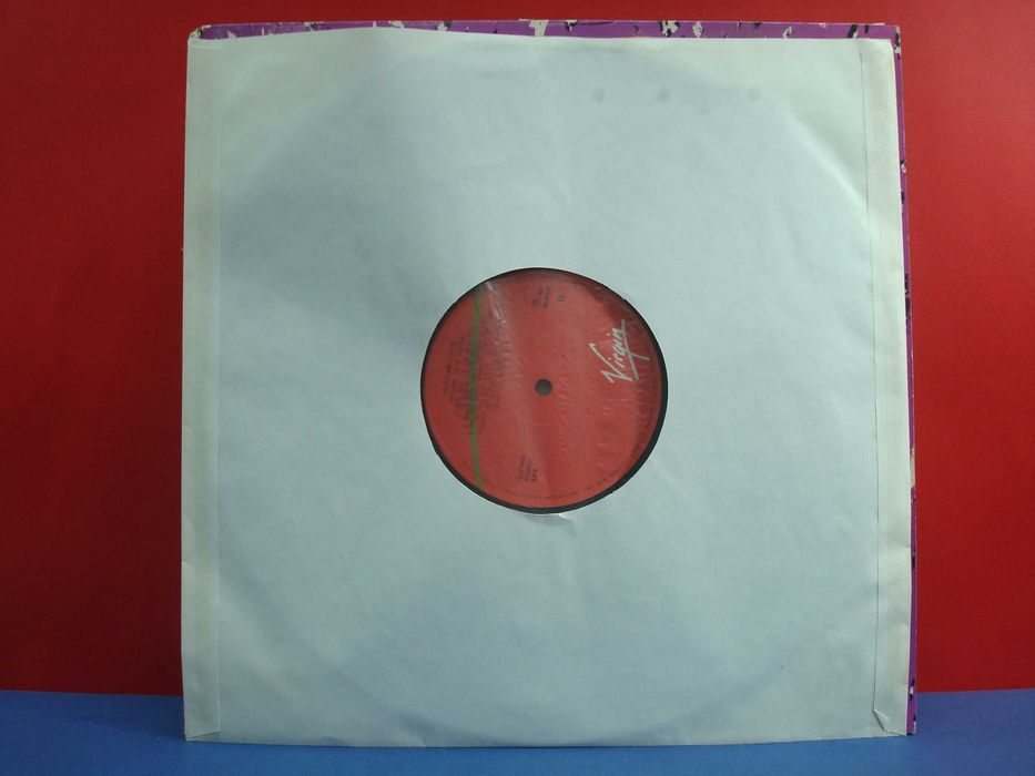 Culture Club - Kissing To Be Clever / VG Plus / LP / PT / 1982