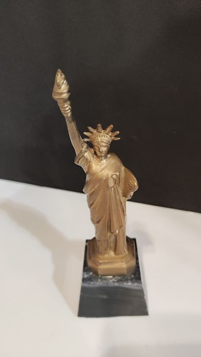 Estátua da Liberdade em Latão e Base em Pedra