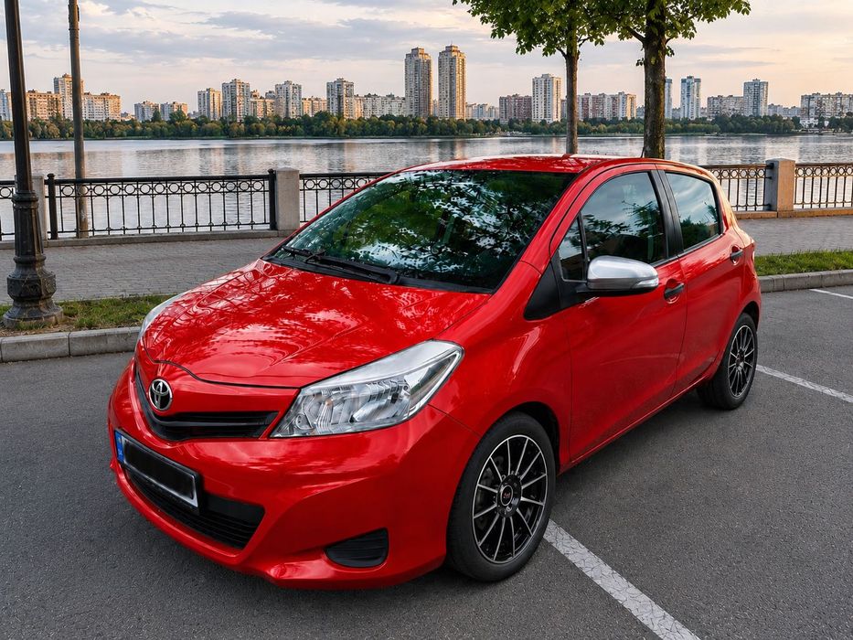 Toyota Yaris 2013 Офіційна