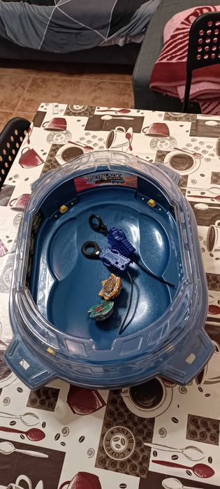 Arena Beyblade Burst Quad Strike