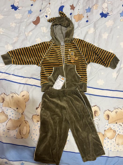 Новий велюровий спортивний костюм 80 розмір