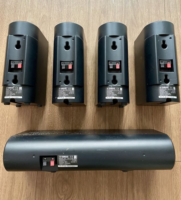 Conjunto Colunas Yamaha (5 unidades) – Sistema Home Cinema