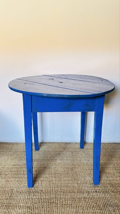Mesa redonda vintage em madeira maciça