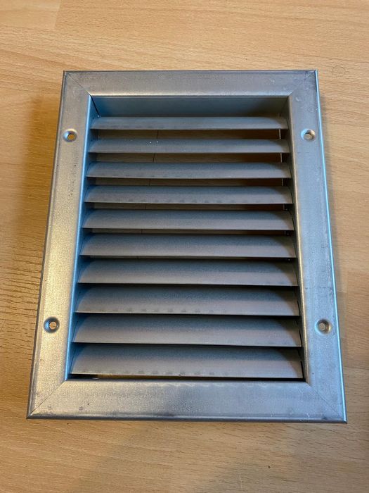 Kratka wentylacyjna czerpnia powietrza gruba blacha ocynk 257 x 201