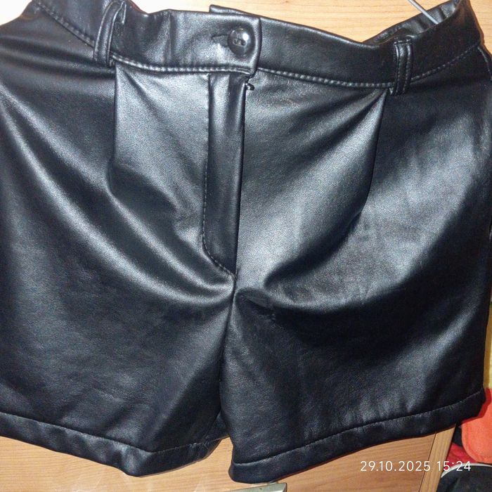 Продам новые шорты из эко кожи