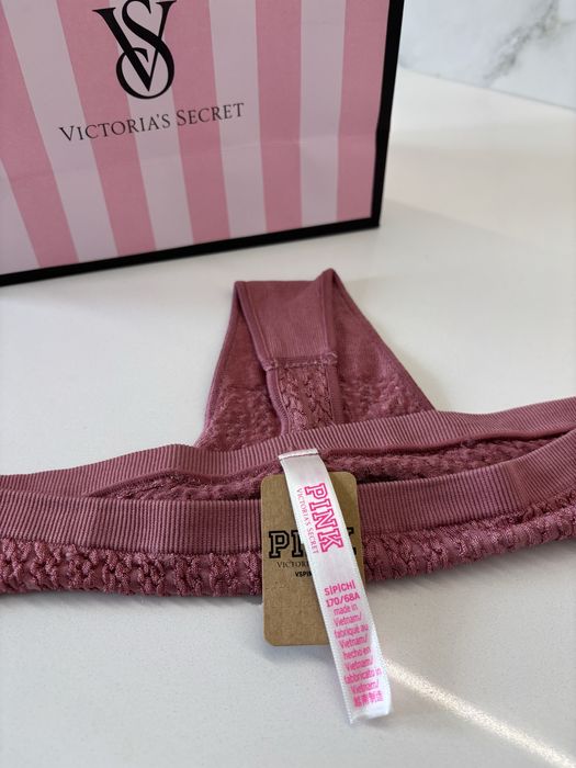 Nowe bezszwowe stringi PINK Victorias Secret S/36