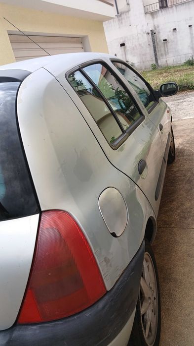 Carro Renault Clio ano 2000