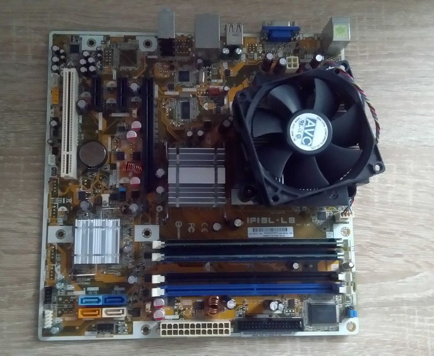 Płyta główna Asus IPIBL-LB z procesorem Intel Pentium E2200