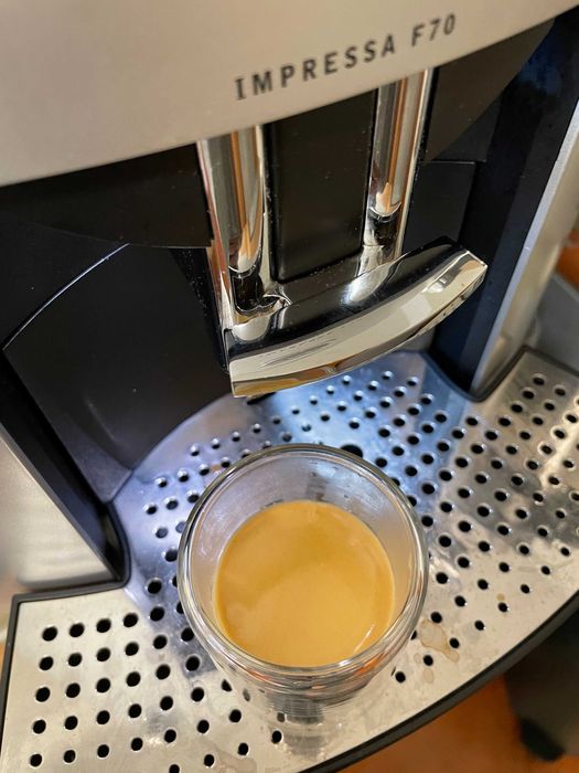 Máquina de Café Jura F70 Automática – Qualidade Suíça