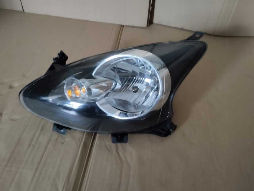 Reflektor przedni lewy Toyota Aygo - 212-11K2L-RHD
