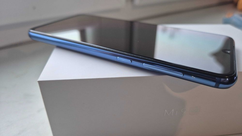 Telefon Xiaomi Mi9 SE 6/64gb ocean blue + akcesoria