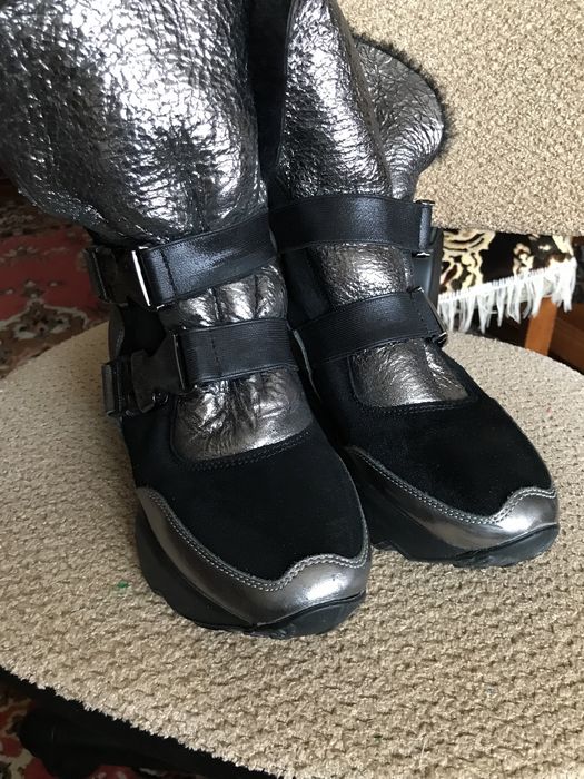 Продам зимние ботинки