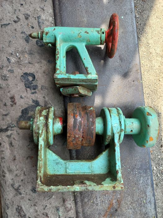 Передня і задня бабка.