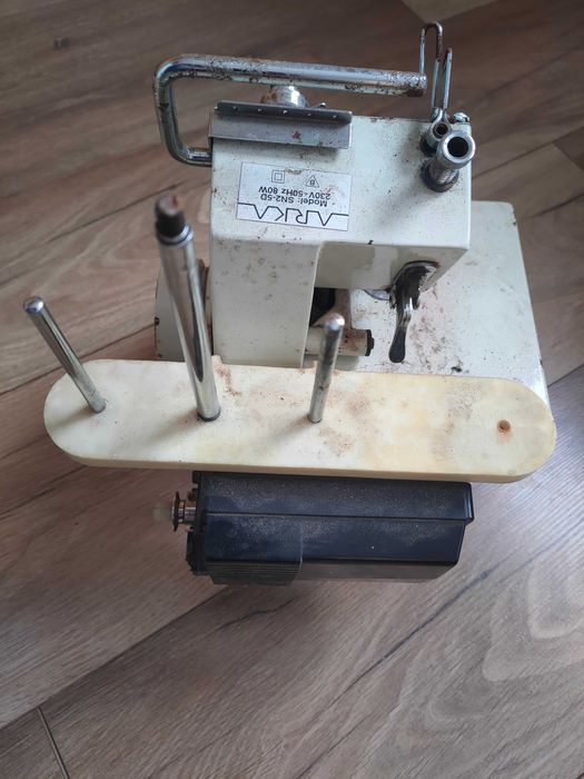 Elektryczna maszyna do szycia  Arka Radom FN2-5D