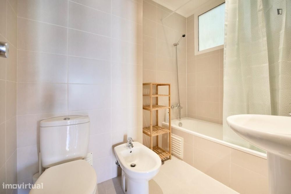 Quarto - localizado em Alvalade Lisbon