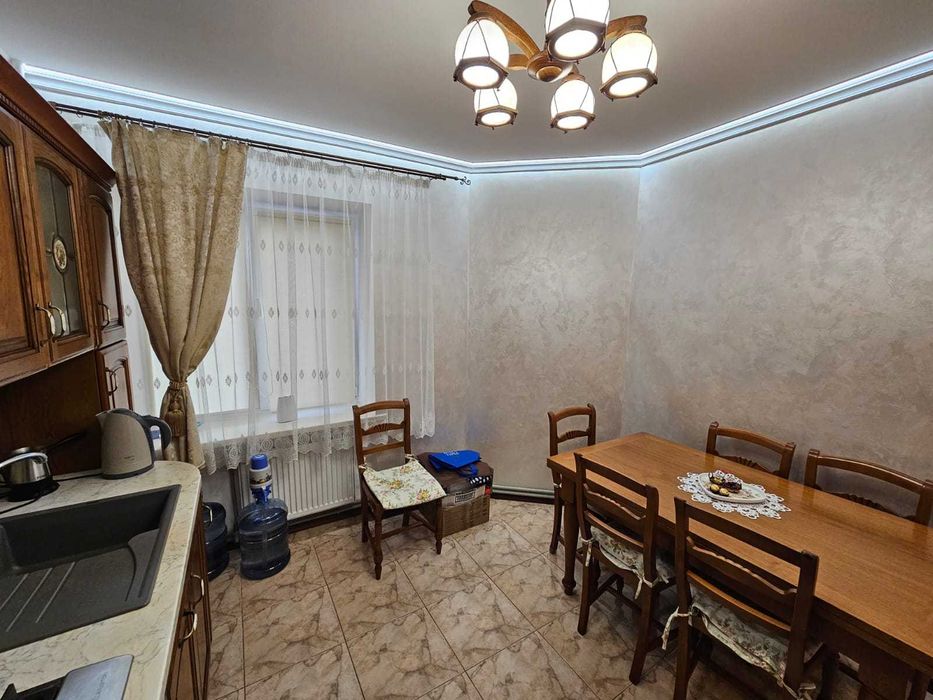 Квартира в новому будинку  з меблями та технікою