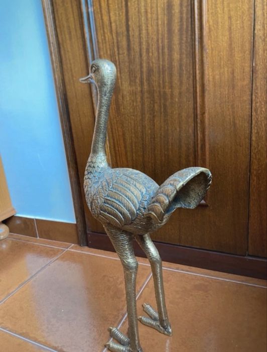 Estatua de avestruz