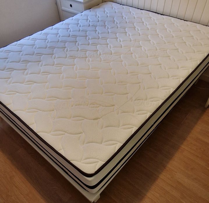 Vendo colchão e estrado de casal