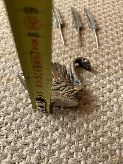 Cisne com plumas para cocktail em metal vintage