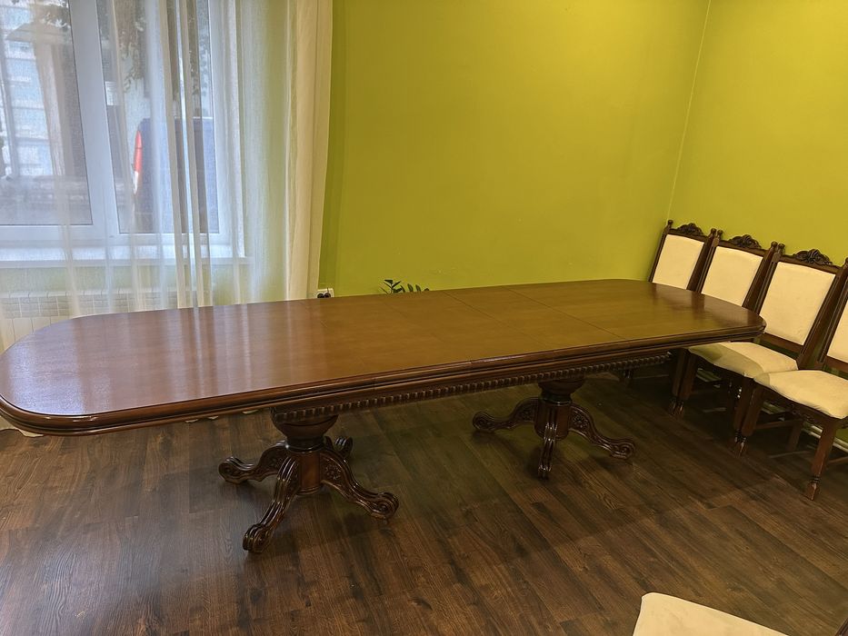 ПРОДАМ  СТІЛ + 8 стільців