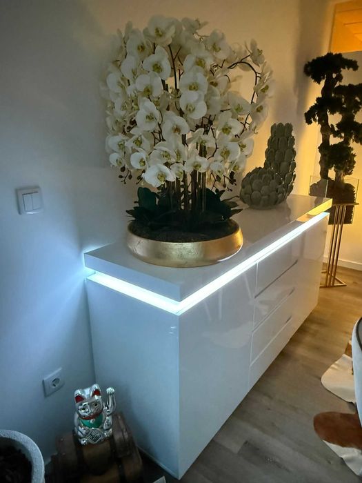 Aparador com Luz Led NOVO