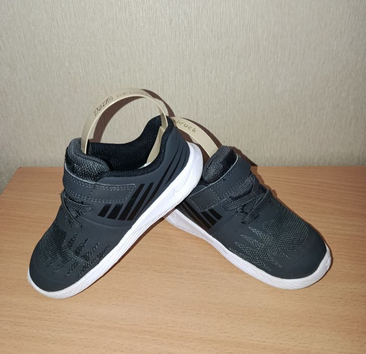 Кросівки фірми Nike 25 розміру