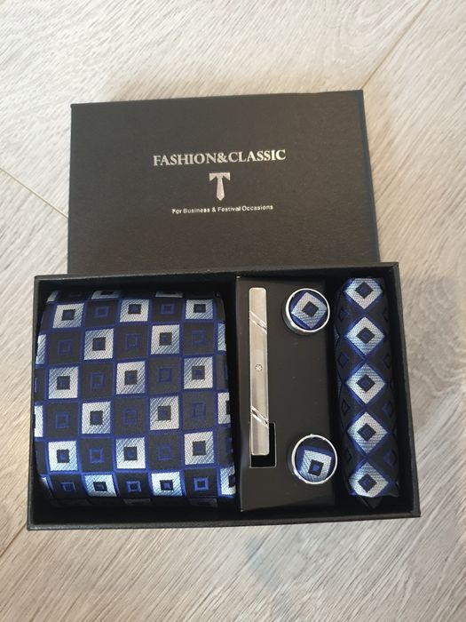 Zestaw męski krawat, poszetka, spinka do krawata, spinki do mankietów