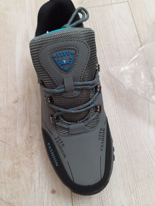 Продам чоловічі кросівки