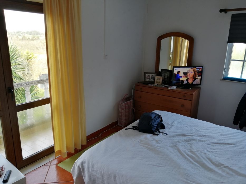 2 quartos rústicos, com uso de WC, sala e cozinha. Máximo 4 pessoas.