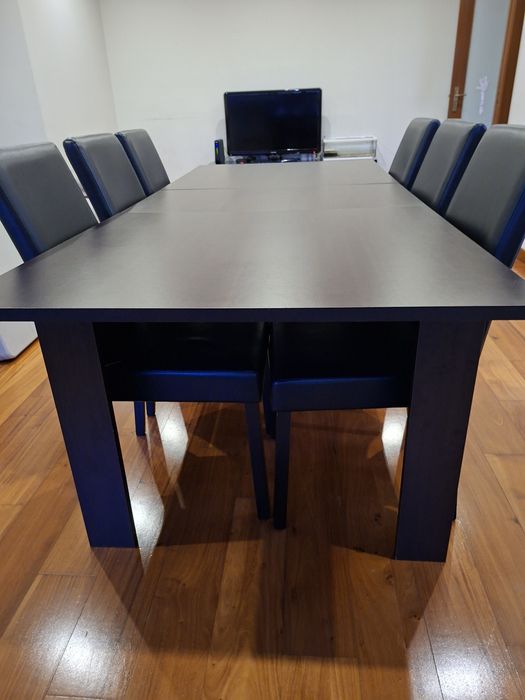 Mesa de sala com 6 cadeiras, usada em bom estado