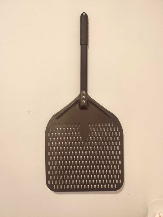 Pá de pizza perfurada profissional 35 cm – como nova