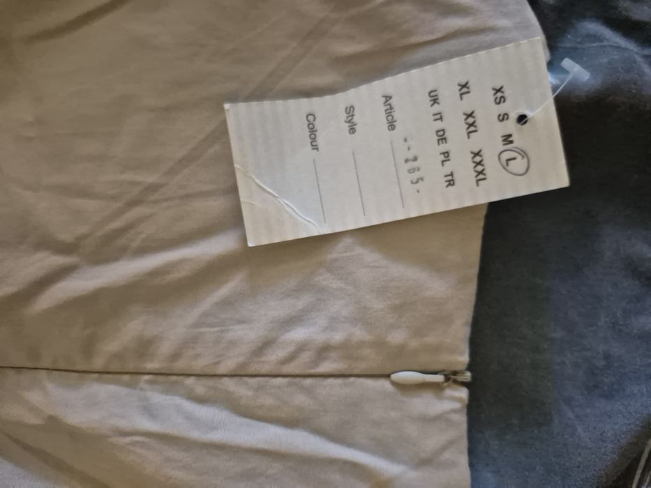 Бежева сукня плаття з крутими рукавами