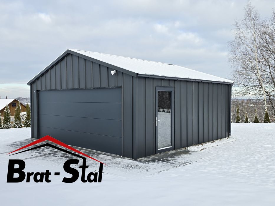 Garaż na rąbek. Garaż drewnopodobny. Garaz z bramą segmentową.