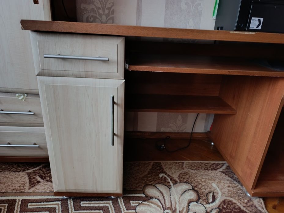 Компютерний стіл