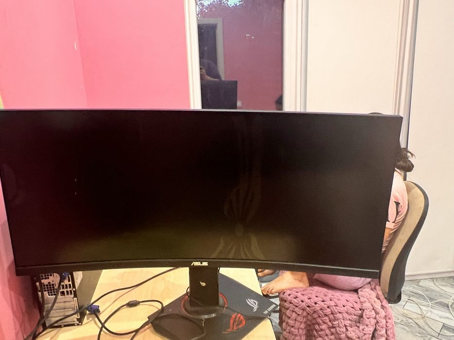 Монитор 35" ASUS TUF Gaming VG35VQ на запчасти (Разбита матрица)