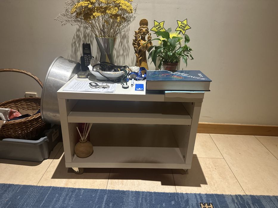 Mesa de cabeceira branca ikea