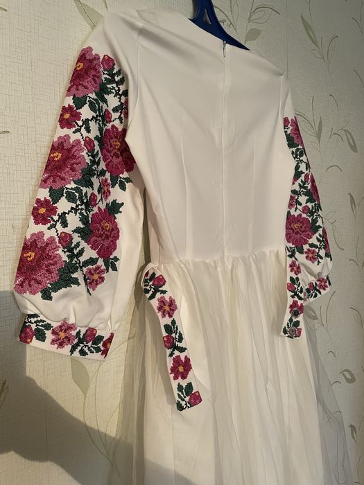 Продам вишете плаття