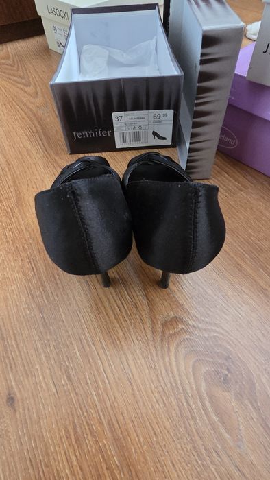 Buty czarne na obcasie