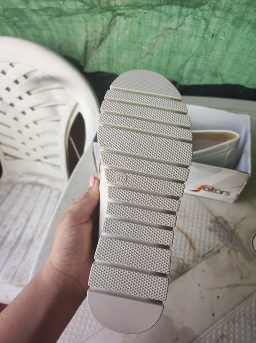 Sapatos! Nunca foram usados