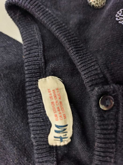 sweter sweterek h&m 122/128 cekiny zapinany na guziczki granatowy