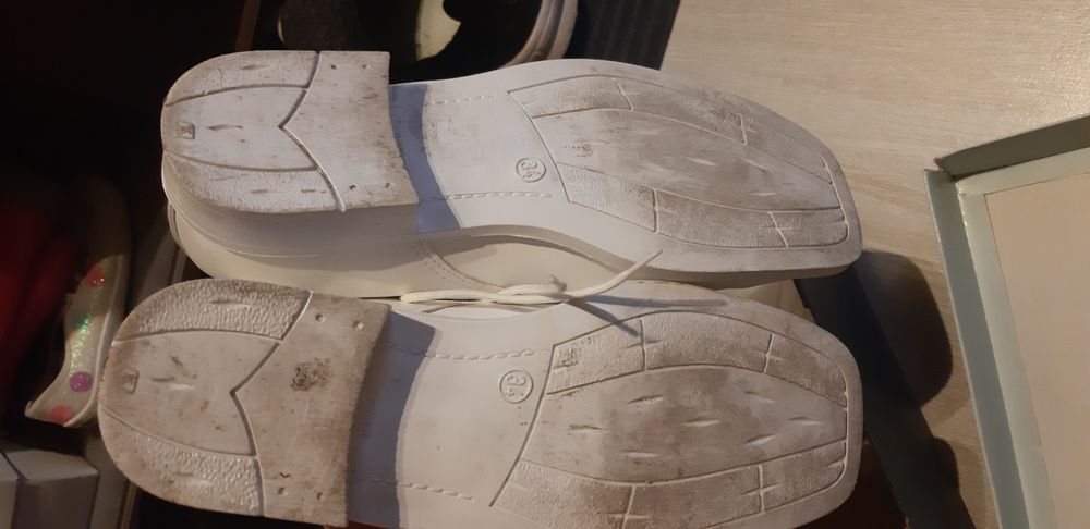 Buty chłopięce białe