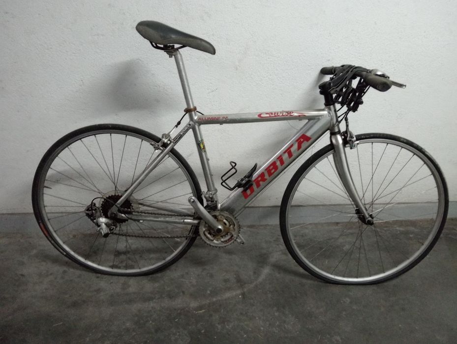 Bicicletas de estrada em bom estado