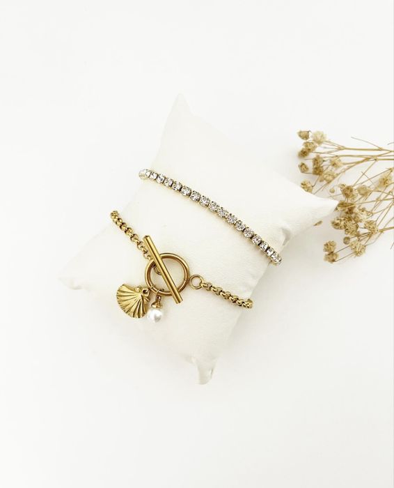 Pulseiras douradas em aço inoxidavel