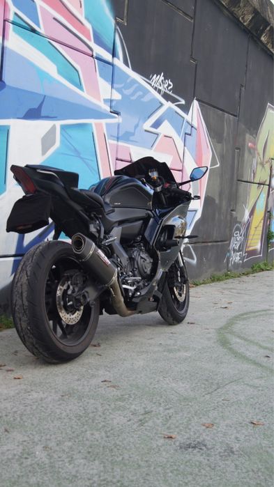 Yamaha  R7  2024