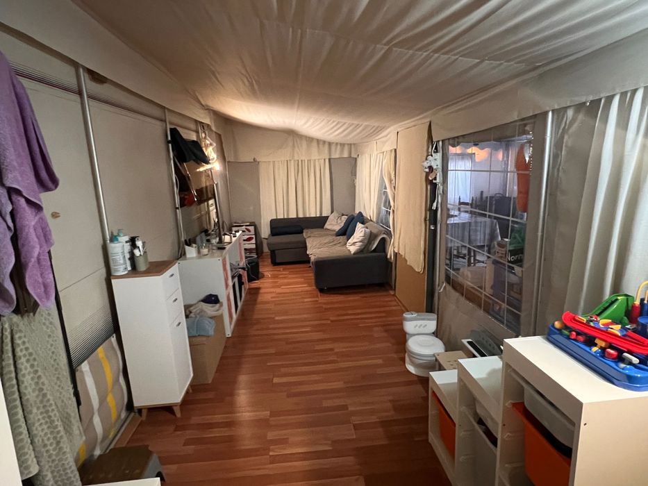 Alvéolo com caravana