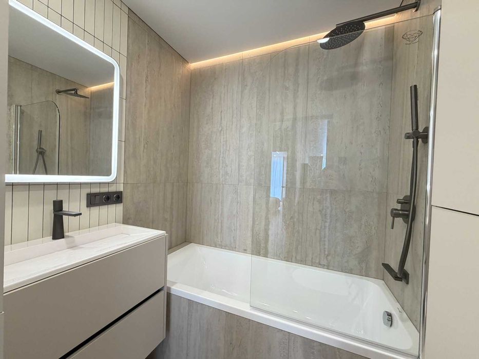 Продаж квартири в ЖК Америка, вул. В. Великого з дизайнерським ремонтом