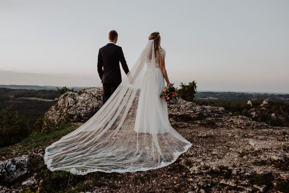 Lekka i zwiewna suknia ślubna (38/40)